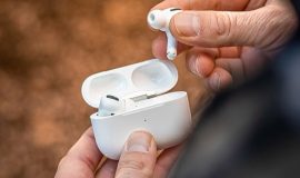 Apple cắt giảm sản lượng tai nghe AirPods