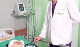 Mổ khẩn loại bỏ khối u máu khổng lồ ‘chiếm’ nửa mặt người đàn ông