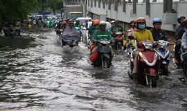 Sáng sớm TP.HCM mưa to ở nhiều nơi, vì sao?