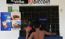 Làng nhỏ ở El Salvador nhộn nhịp mua đồ tạp hóa bằng Bitcoin