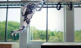 Boston Dynamics trình diễn robot Atlas nhào lộn điêu luyện
