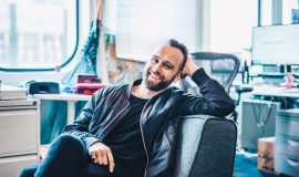 Triệu phú Fred Schebesta sẽ tặng Bitcoin cho những người tiêm vắc xin COVID-19 tại Úc