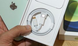 Sinh viên kiện Apple vì không kèm bộ sạc khi bán iPhone